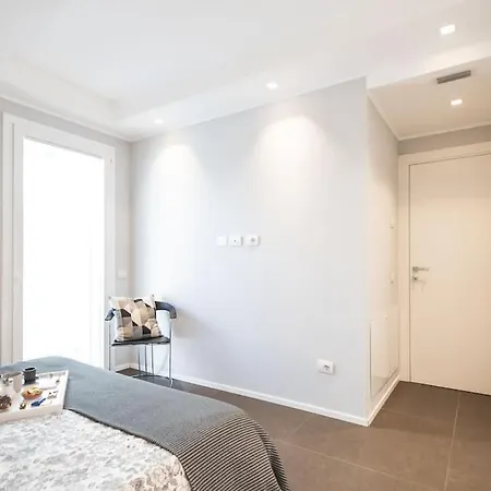 Amazhome - New Roomy & Garden Lägenhet