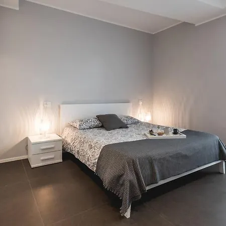 Amazhome - New Roomy & Garden Lägenhet