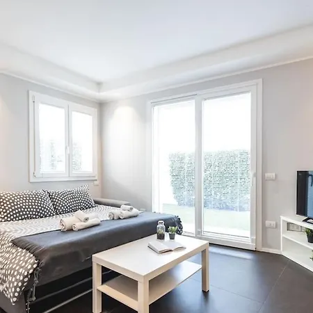 Lägenhet Amazhome - New Roomy & Garden