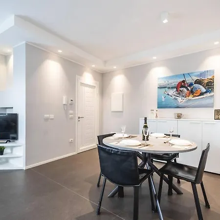 Apartman Amazhome - New Roomy & Garden *