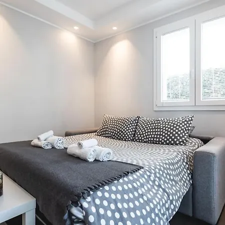 Amazhome - New Roomy & Garden Lejlighed *