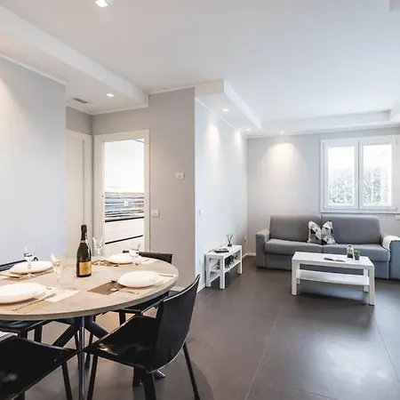 New Roomy & Garden Apartment Riccione