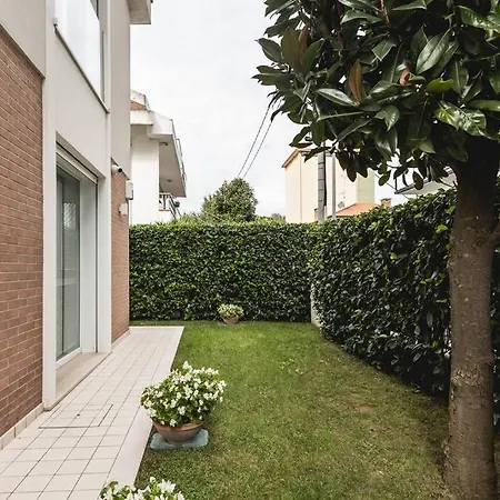 Apartment New Roomy & Garden Riccione