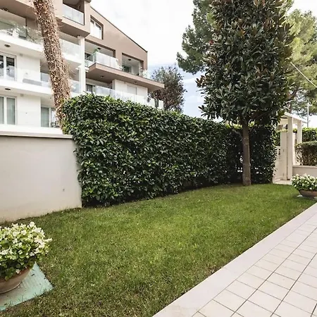 Amazhome - New Roomy Home&garden Appartement