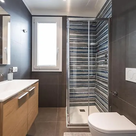 New Roomy & Garden Apartment *