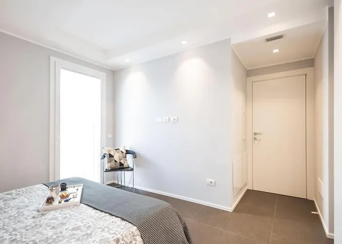Amazhome - New Roomy & Garden Lejlighed
