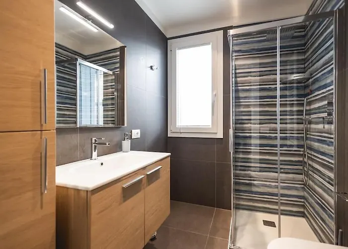 Amazhome - New Roomy & Garden Lejlighed *
