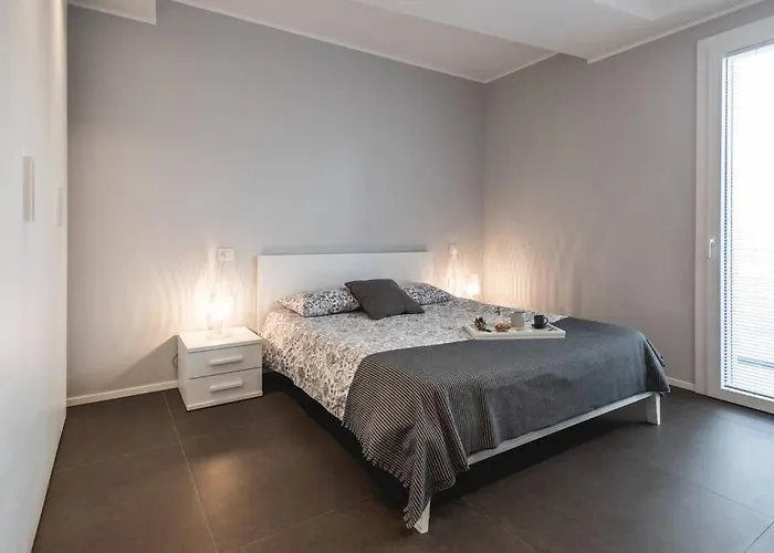 Amazhome - New Roomy & Garden Lejlighed