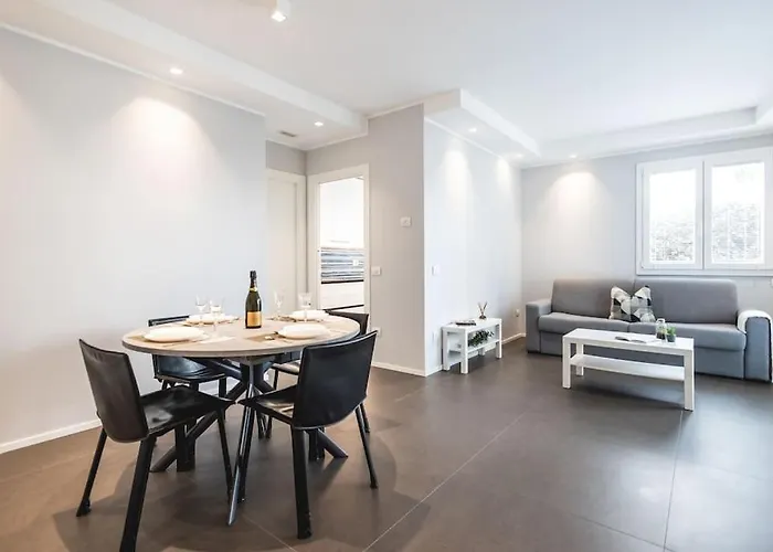 Amazhome - New Roomy & Garden Appartement *